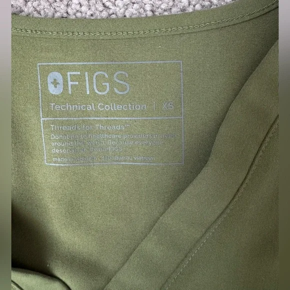 Figs Deep Olive Scrub Set - Picture 5 of 8